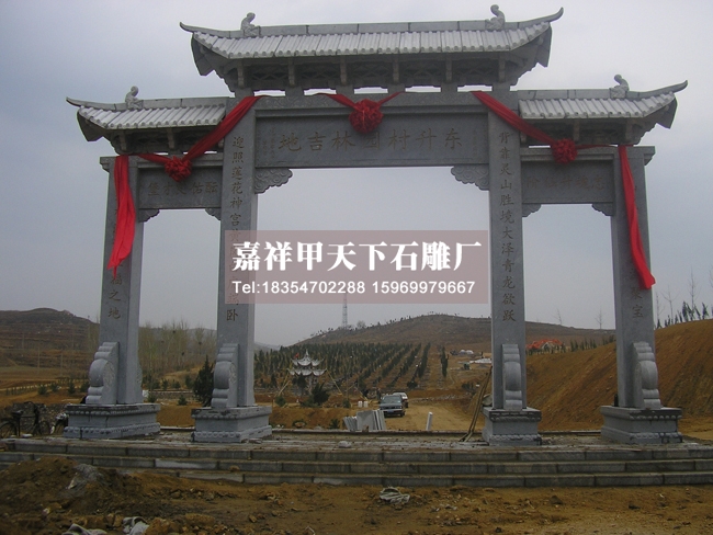 石雕牌坊是一种装饰建筑物(图3)