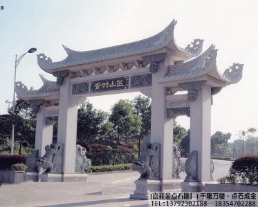 景区石牌楼--石雕山门