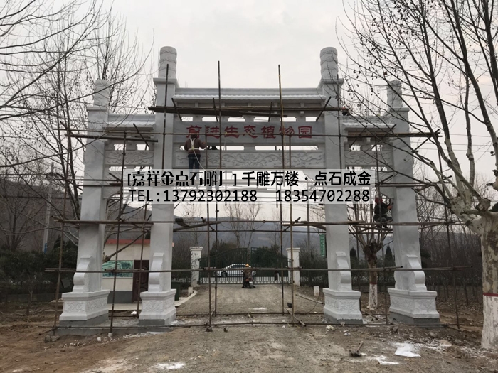 河南洛阳前进化工植物园汉白玉石牌坊安装完成(图4)