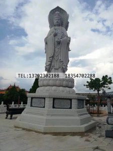 9米高三面石雕观音像安装完成