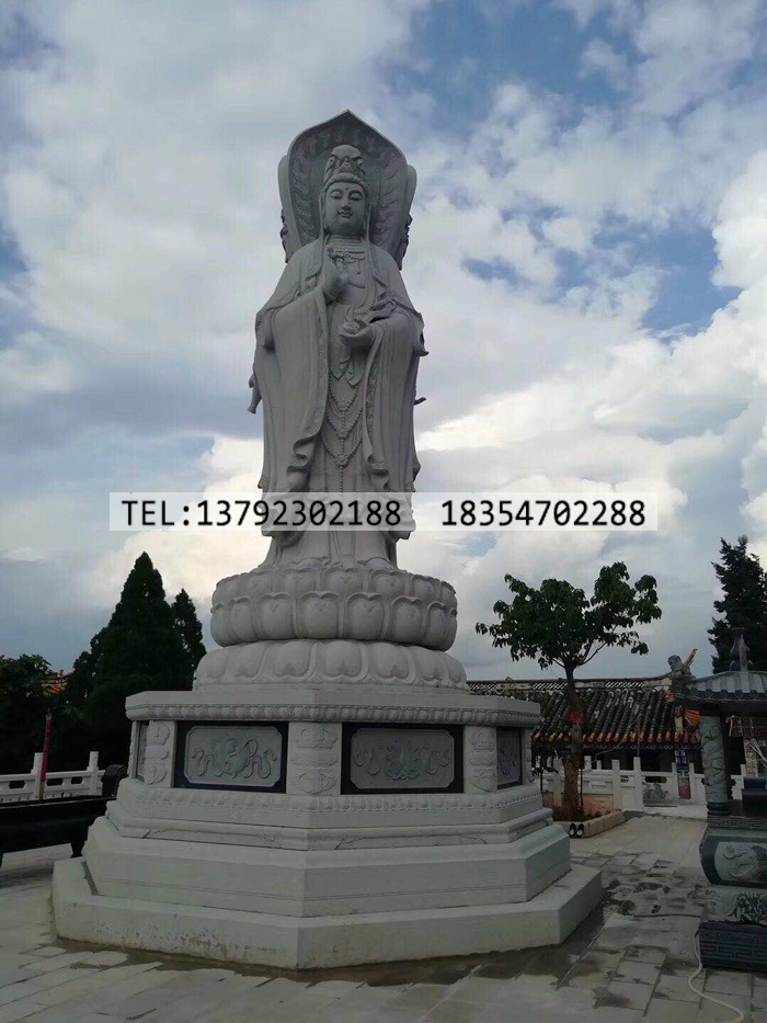 9米高三面石雕观音像安装完成(图2)