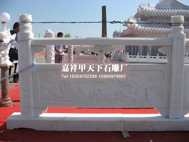 石雕栏杆的款式多样(图1)