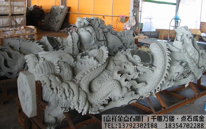 寺庙龙柱(图1)