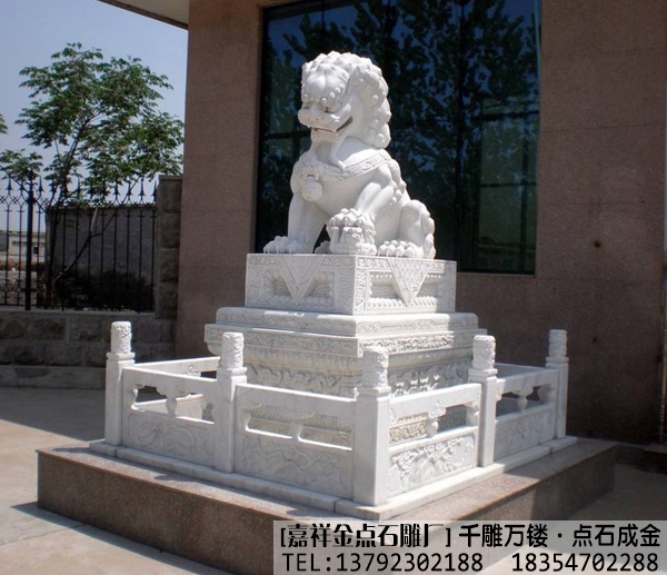 石狮子嘴里含的球是如何雕刻出来的