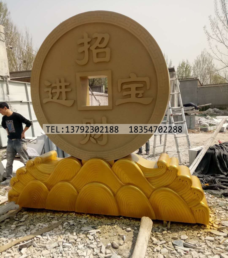 招财进宝景观石雕雕刻完成--晚霞红石材喷漆作品(图2)