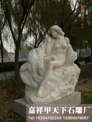 北京国际雕塑公园的美女俊男