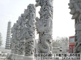 石雕龙柱中国人的图腾体现