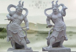 佛教中守护庙门的两位力士是谁？