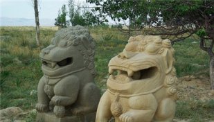石狮被恶搞，瞬间变屌丝