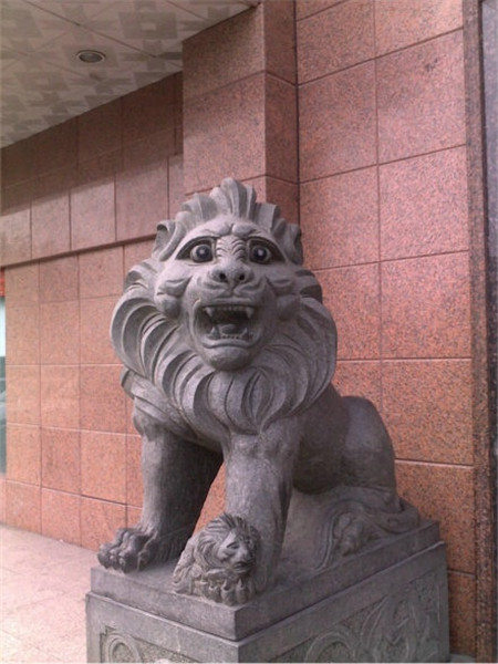 石狮被恶搞，瞬间变屌丝(图6)
