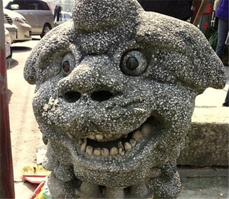 石狮被恶搞，瞬间变屌丝(图15)